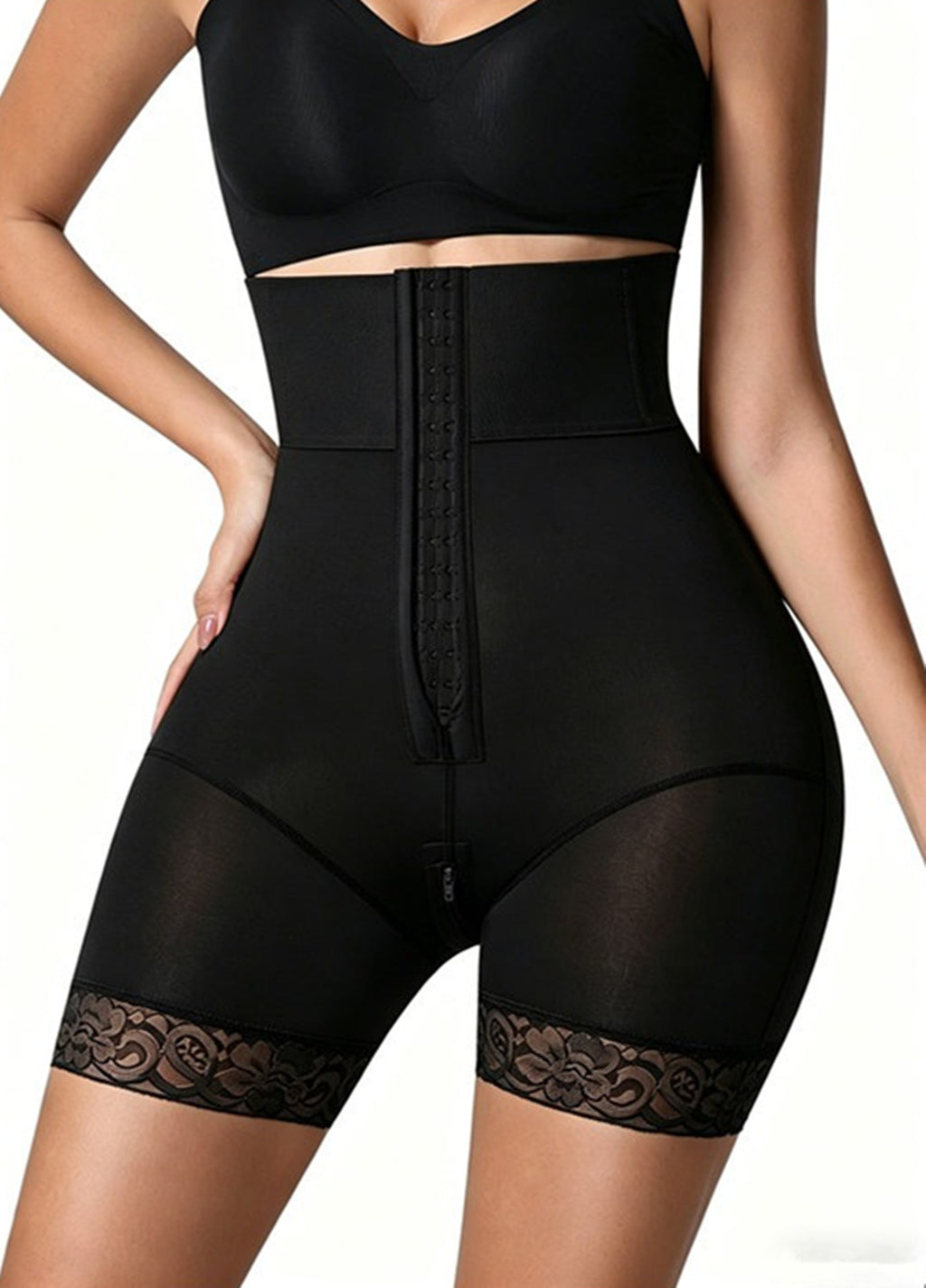 Detalle de la pretina alta y los broches del short moldeador